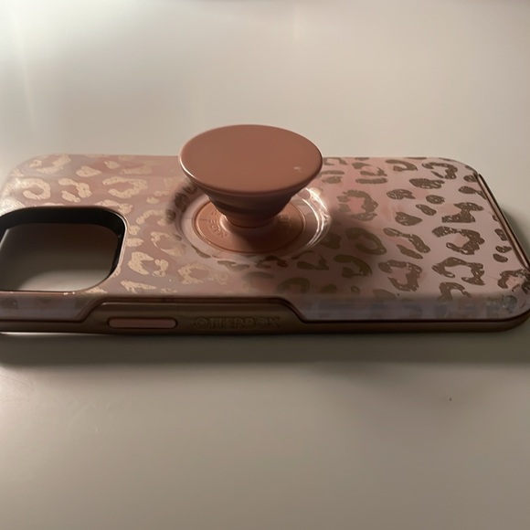 iPhone 12 Pro otter box case - Picture 3 of 3